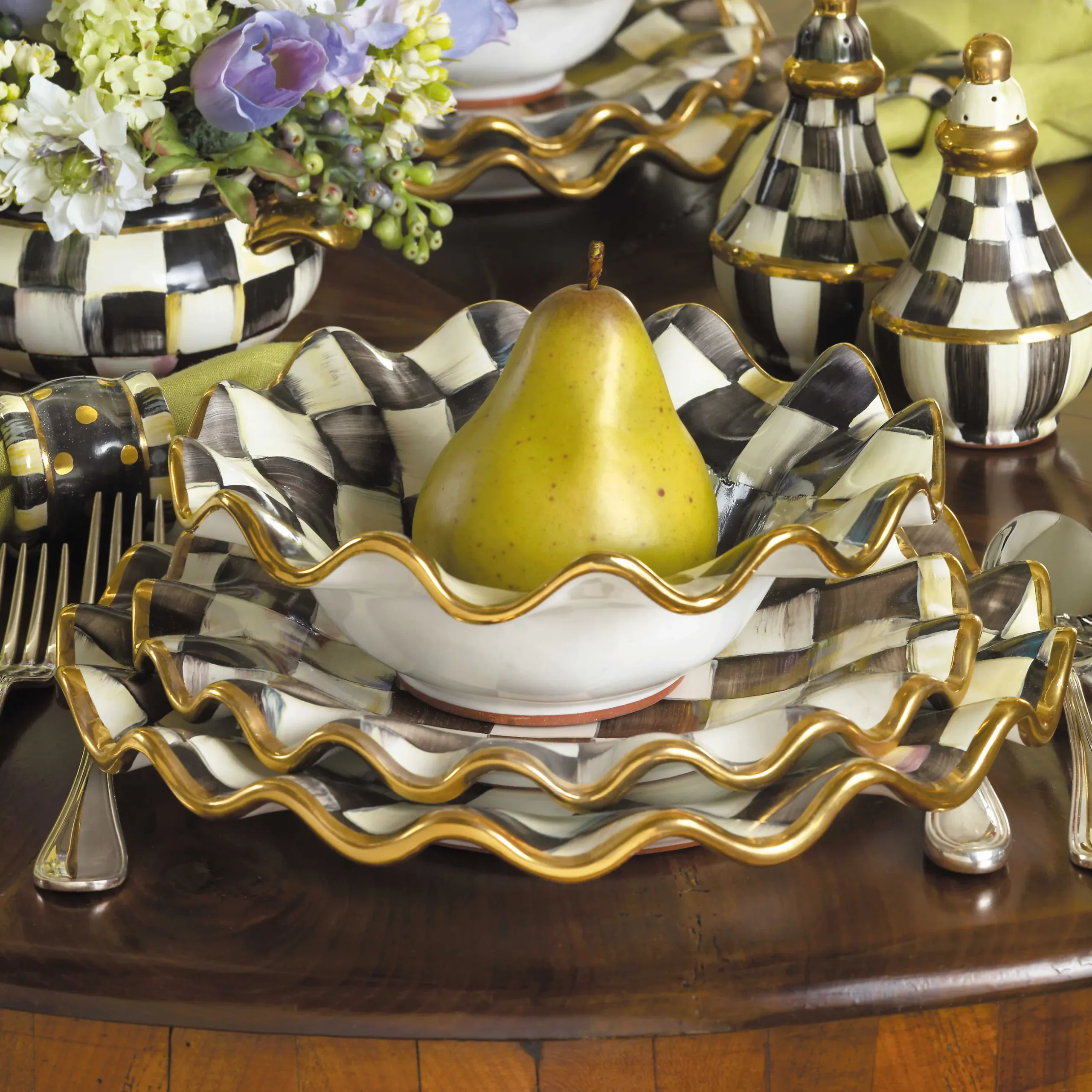 New MacKenzie-Childs Courtly Check Fluted Dinner Plate